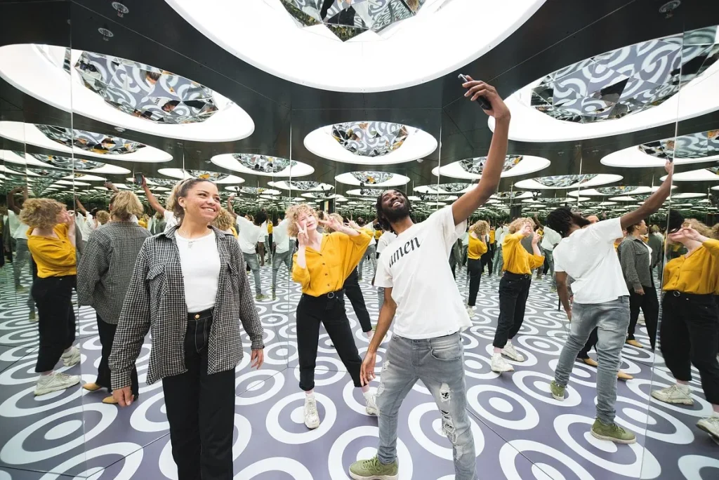 infinity-room