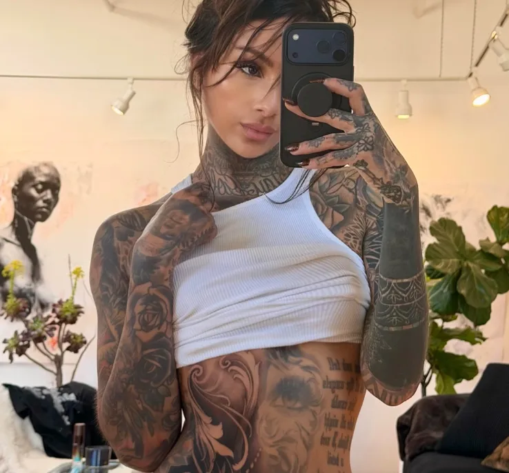 Cleo Kinnaman tatueraren och konstnären i Los Angeles